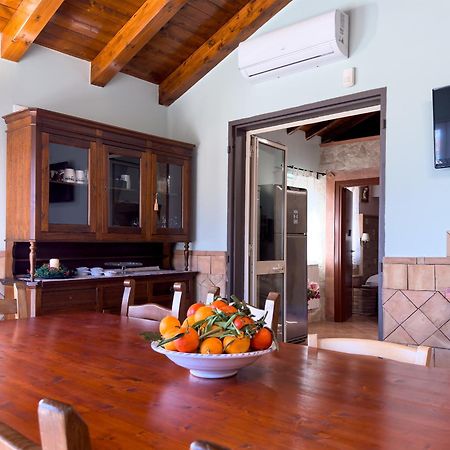 Villa Del Gelso Chalet Nel Parco Delletna Маскалі Екстер'єр фото