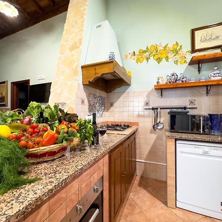 Villa Del Gelso Chalet Nel Parco Delletna Маскалі Екстер'єр фото