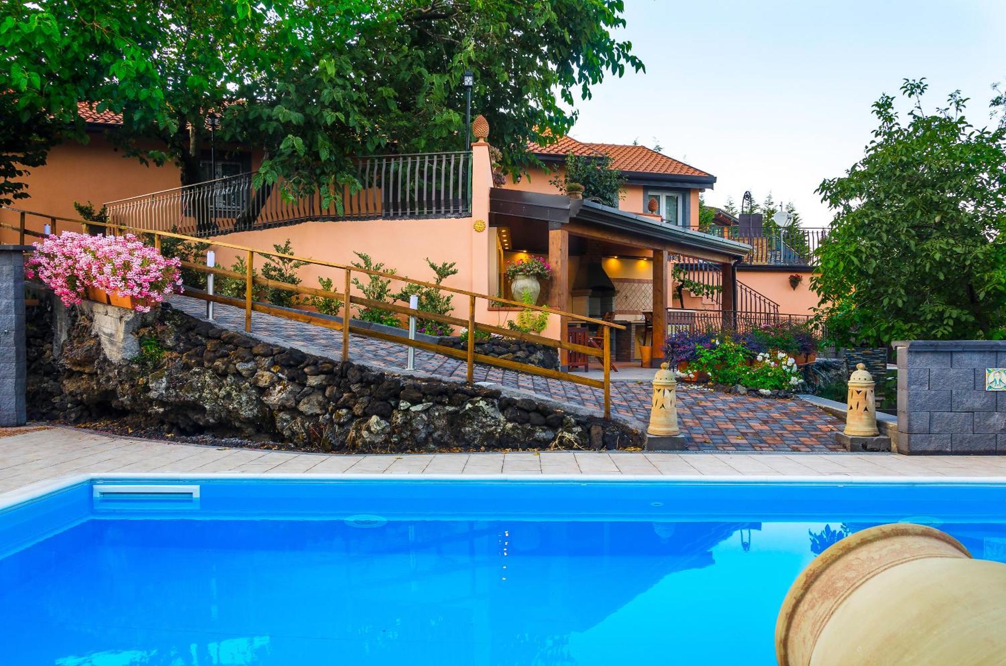 Villa Del Gelso Chalet Nel Parco Delletna Маскалі Екстер'єр фото