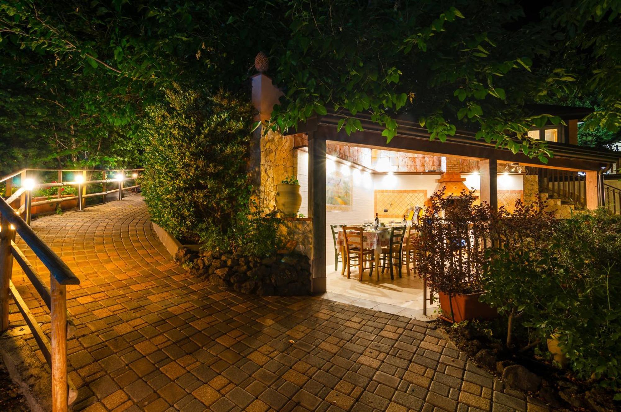 Villa Del Gelso Chalet Nel Parco Delletna Маскалі Екстер'єр фото