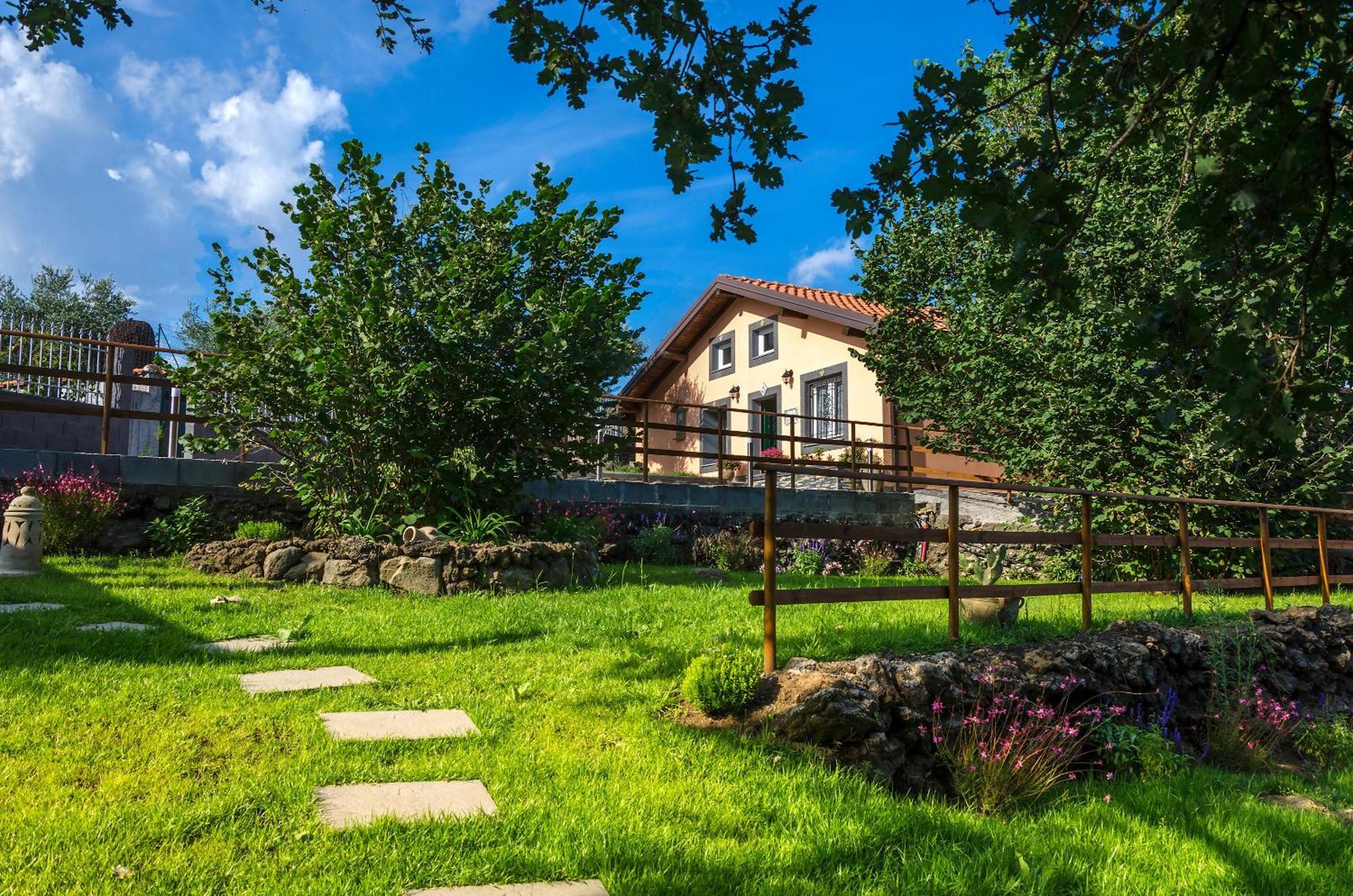 Villa Del Gelso Chalet Nel Parco Delletna Маскалі Екстер'єр фото